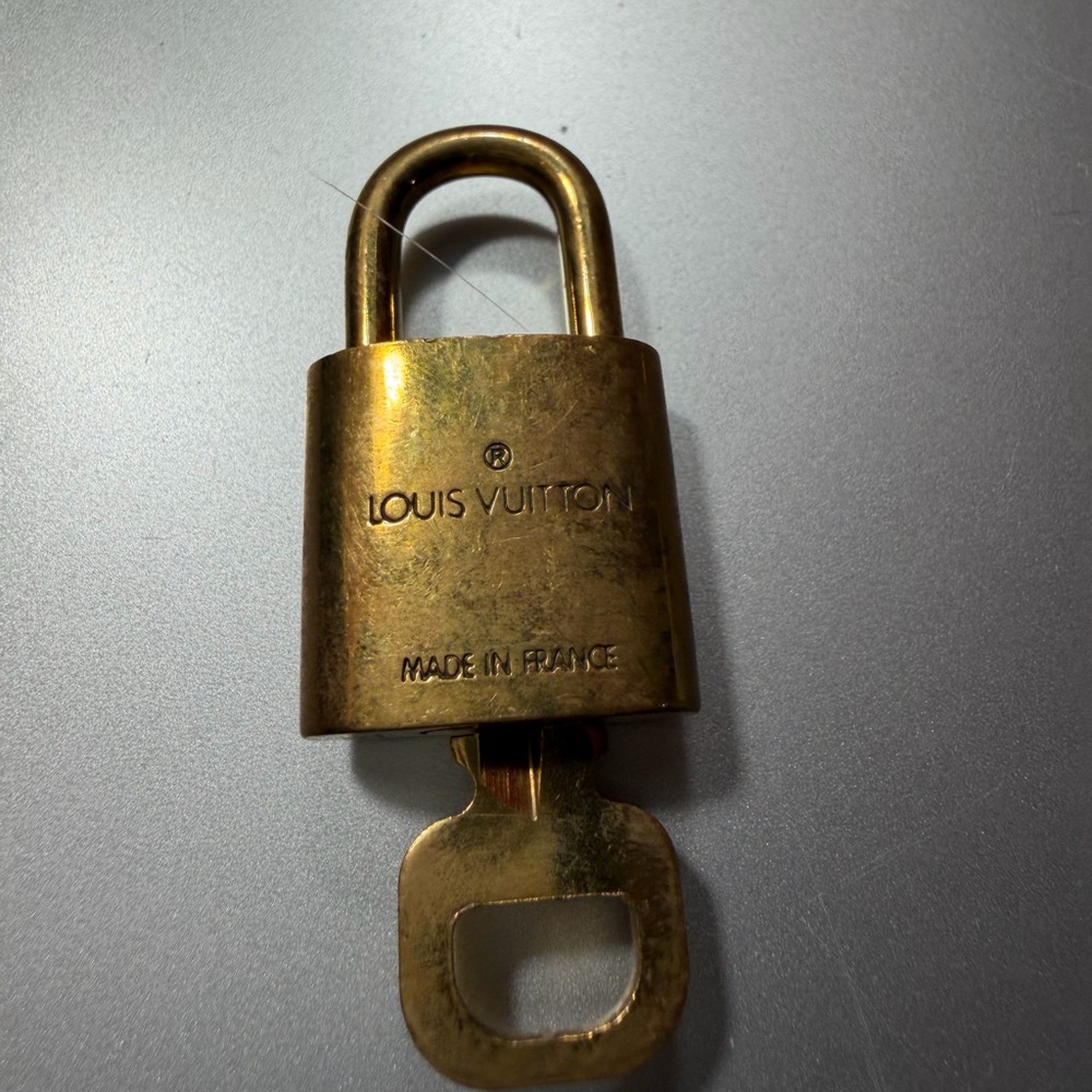 Louis Vuitton Brass Padlock and Key - Gold Tone. #305 - Picture 3 of 5
